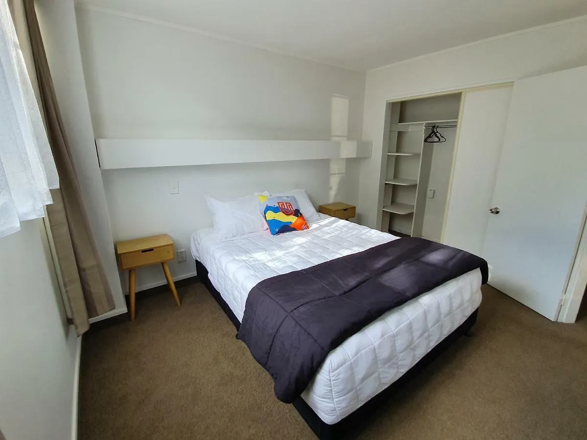 U Studios Paraparaumu Beach 3*,